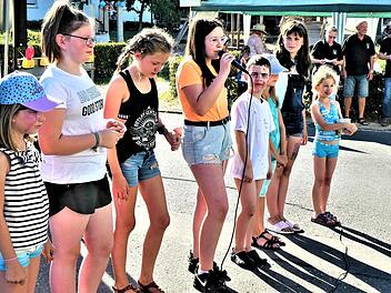 Mit einem Gedichtvortrag "Wir sind die Gat'n Ratt'n" erinnerten Greta, Lisa, Milla, Lenya, Nils, Viktoria, Emma und Luzy an die Erfolgsgeschichte des Nachwuchses seit 1991. Gerd Fleischmann