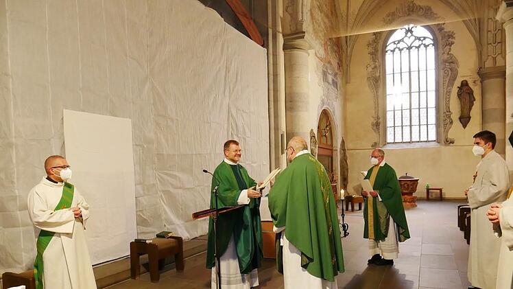 Installation des Pastoralen Raumes Münnerstadt in der Stadtpfarrkirche Münnerstadt. Foto: Heike Beudert