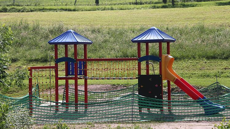 Die neue Spielplatz-Kombination in Geroda steht schon.  Foto: Ulrike Müller