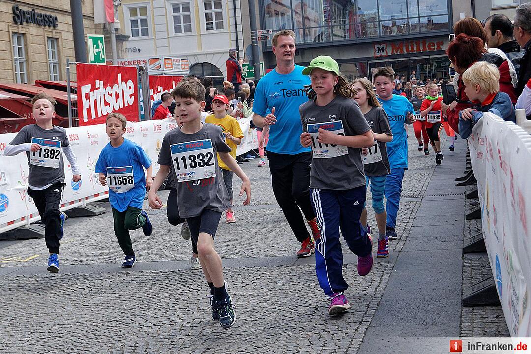 Weltkulturerbelauf 2017 in Bamberg: Der Zieleinlauf am Maxplatz