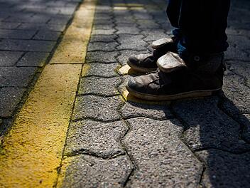 Im Kreis Fürth ist eine Frau vor ein Auto gestoßen worden. Foto: Ole Spata/dpa