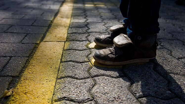 Im Kreis Fürth ist eine Frau vor ein Auto gestoßen worden. Foto: Ole Spata/dpa