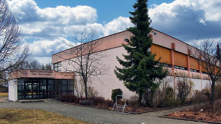 Die Rannunger Mehrzweckhalle muss saniert werden. Doch ohne eine hohe  staatliche Förderung schafft sie das nicht. Wie viel sie bekommt, ist  zurzeit nicht 100-prozentig sicher. Foto: Dieter Britz