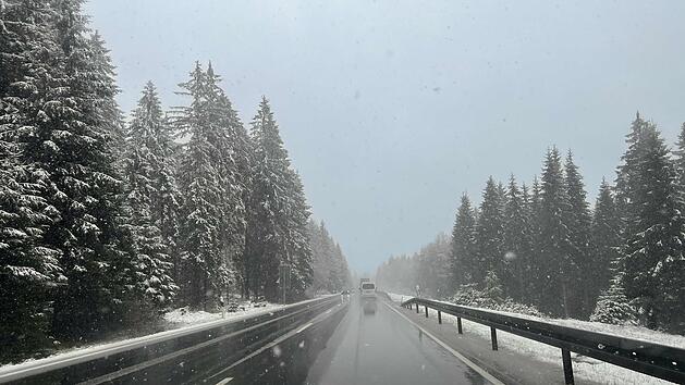 Grusel-Wetter in fr&auml;nkischen Fr&auml;hling: Mehrere Zentimeter Neuschnee im Fichtelgebirge