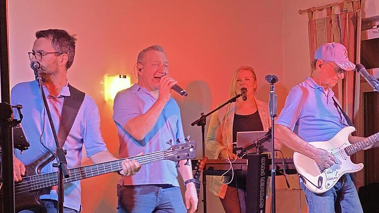 Gefeiert wurde mit Musik der Liveband Horch.