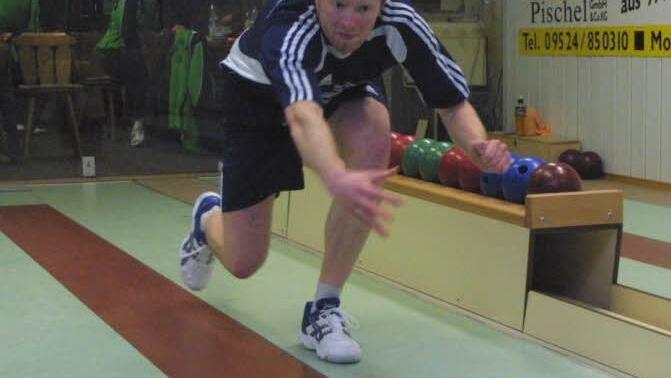 Die  Traumgrenze ist gefallen: Mit 1008 Keilen erzielte Christopher Langer aus der Bayernliga-Mannschaft von Gut Holz Zeil  eine neue persönliche Bestleistung.