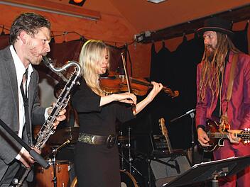 Die Musiker von "Afenginn" steckten die Zuhörer im Struwwelpeter mit ihrer Spielfreude und unbändigen Lebenslust an. Foto: Michael Wunder