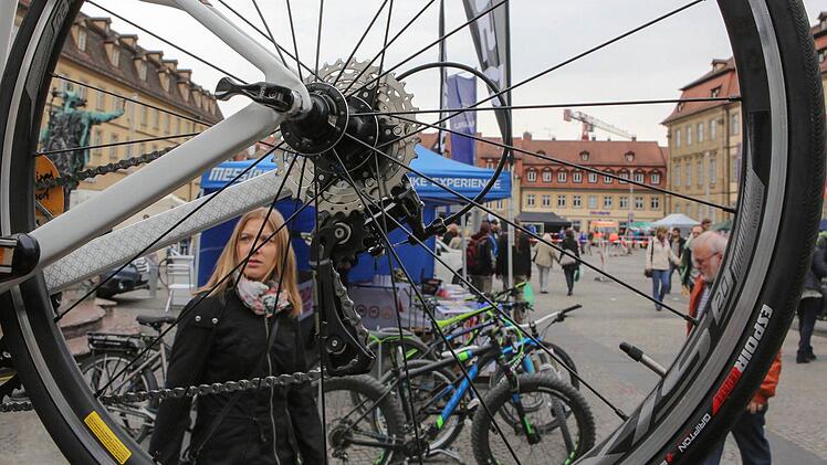 In den vergangenen Jahren ist die Nachfrage nach E-Bikes gestiegen - und auch auf der Fahrradmesse auf dem Maxplatz waren E-Bikes zu sehen. Foto: Harald Rieger