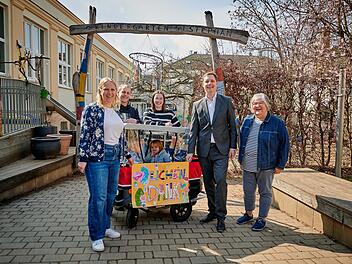 Bamberg: Kinderhaus bekommt neues Fahrzeug - Ausflüge mit dem "Kinderbus"