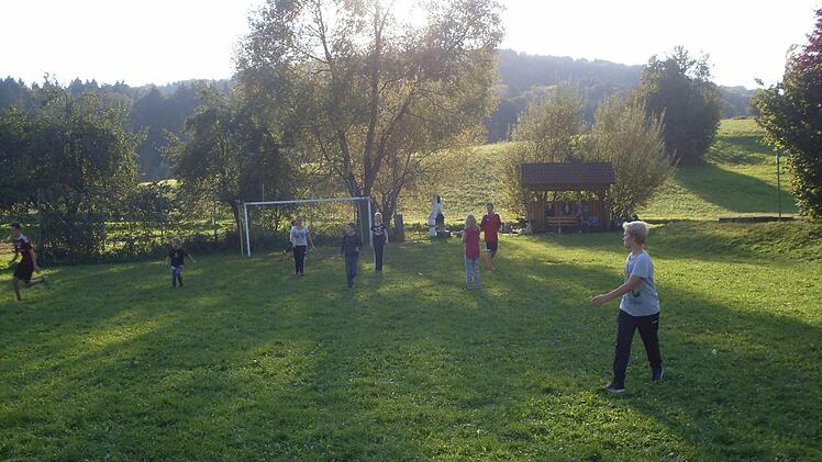Auch wenn Niedermirsberg keinen Sportverein hat, Fußball begeistert immer. Foto: privat