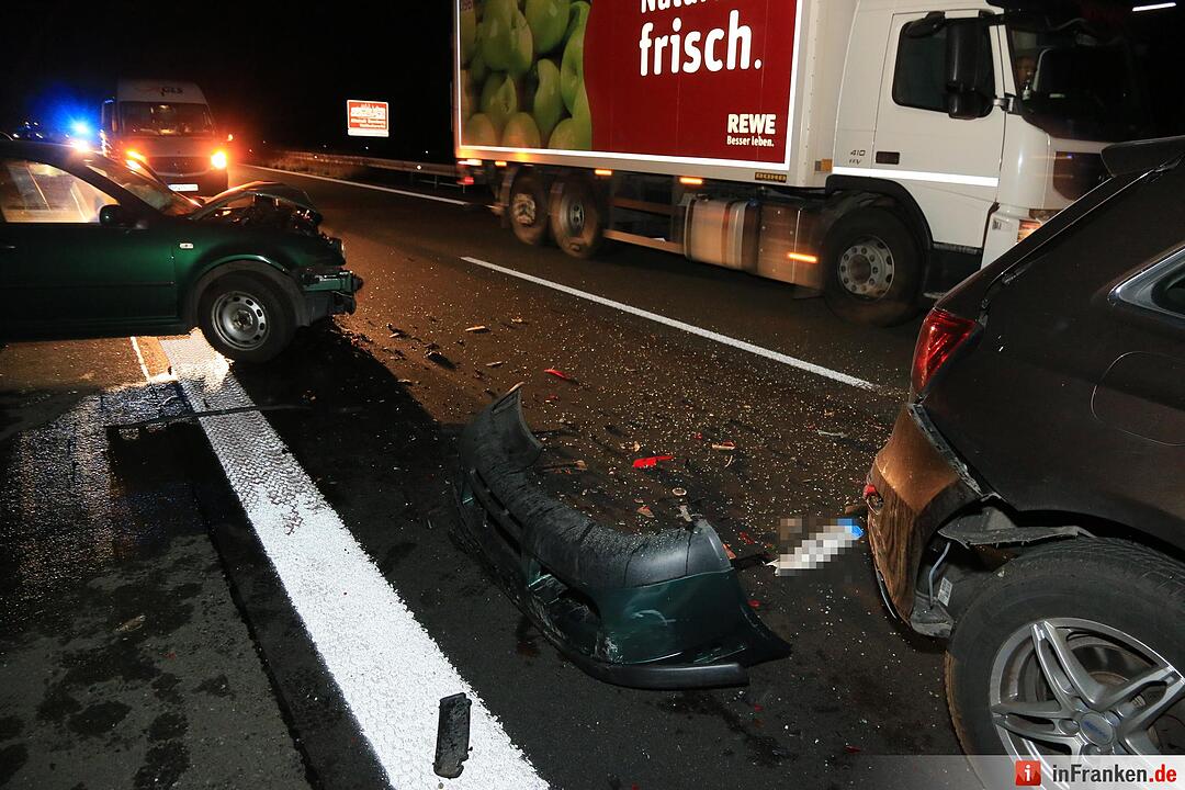 Sessel auf A73 sorgt für Unfall