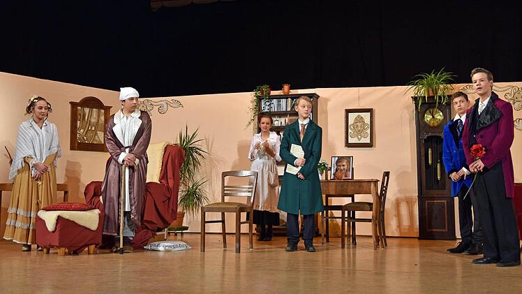 Sie ist eine witzige Satire auf die Ärzte: die Komödie "Der eingebildete Kranke" von Molière, die die achte Klasse der Freien Waldorfschule in den Mainauen Haßfurt aufführte. Unser Bild zeigt (v. l.) Joana Oliveira Steinbrecher, Paul Wiesner, Selina Oppelt, Fritz Wenninger, Jan Tischner und Leonhard Neff. Foto: Ulrike Langer