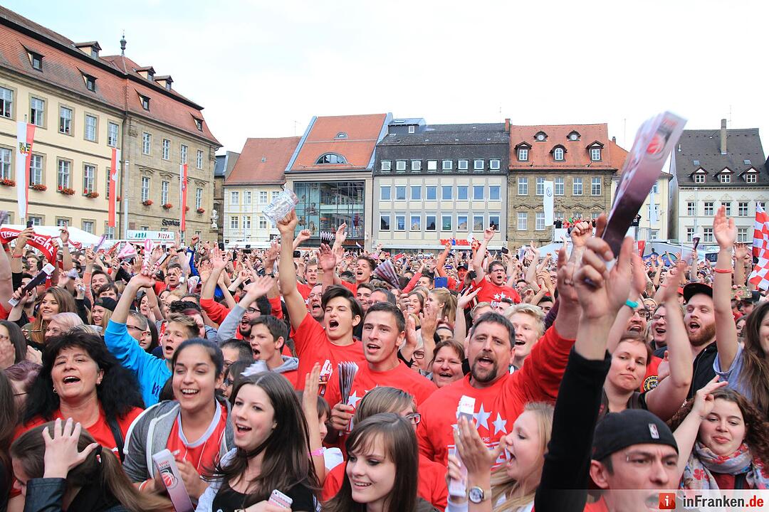 Meister-Party am Maxplatz
