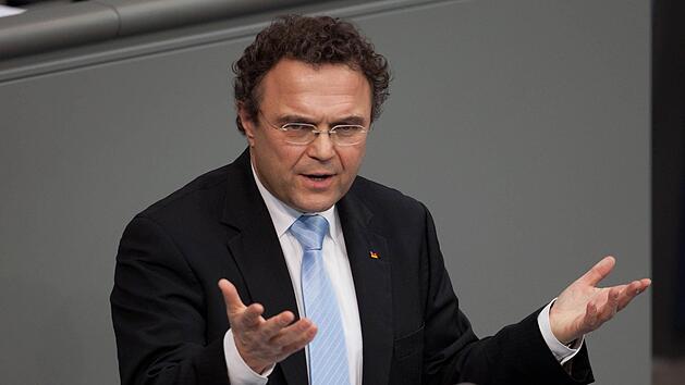Hans-Peter Friedrich ist schon seit knapp 20 Jahren Mitglied des Deutschen Bundestages. Foto: Herbert Knosowski/ dpa.