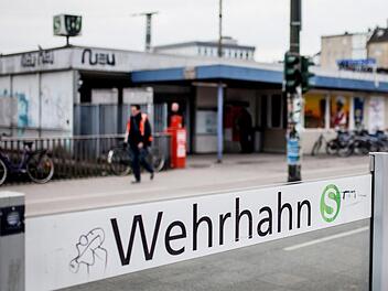 Im Juli 2000 soll der mutmaßliche Angeklagte den Bombenanschlag am S-Bahnhof Wehrhahn in Düsseldorf verübt haben. Symbolbild: Marcel Kusch/dps
