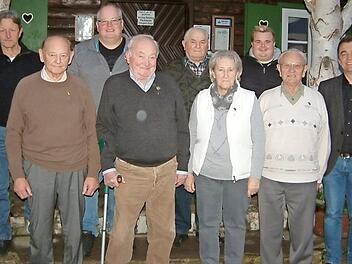 Ehrungen führte der Heimat- und Wanderverein "Frankenlust" Wallenfels bei seiner Jahresversammlung durch. Unser Bild zeigt von links Vorsitzenden Josef Schlee, Hans Förner, Uwe Eger, Andreas Stumpf, Hans Weiß, Karin Gleich, den neuen Zweiten Vorsitzenden Maximilian Zeitler, Elmar Schlee und Bürgermeister Jens Korn. Foto: Hans Franz