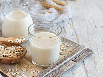 Milch, Hafermilch, Milchersatz, Ersatzprodukt