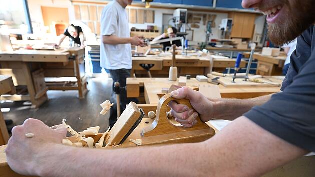 Mehr Geld f&uuml;r Azubis ab 2026: So viel bekommst du jetzt mindestens