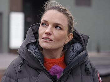 ZDF-Reporterin Sarah Tacke will wissen: Wie viel verdient Deutschland?
