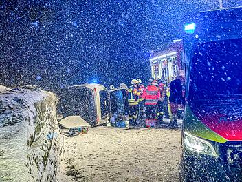Heftiger Schneefall im Schwarzwald beeintr&auml;chtigt Stra&szlig;enverkehr