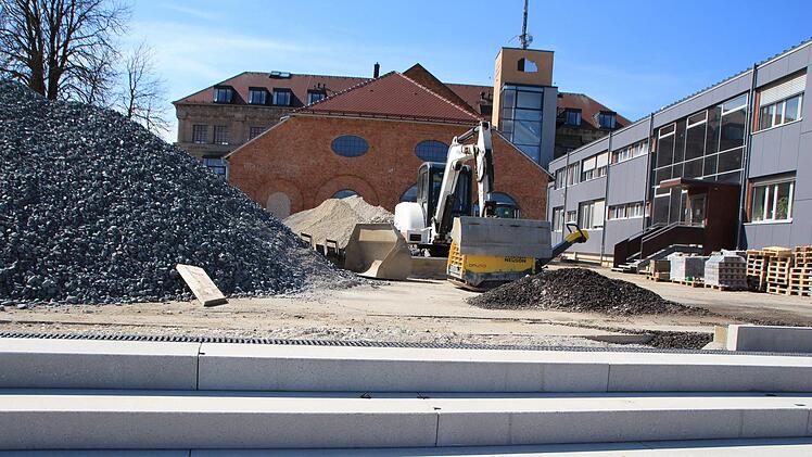 Der Treppenabgang vom Fortuna-Gelände in die Aischwiesen ist angelegt.  Foto: Andreas Dorsch