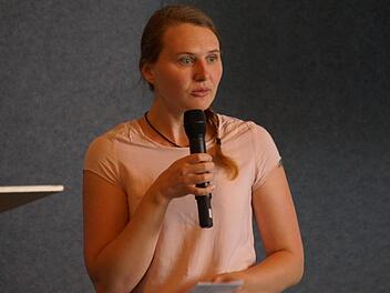 Diakonin Sandra Windisch von der Projektstelle gegen Rechtsextremismus referierte an der Heinrich-Thein-Berufsschule.Sabine Weinbeer
