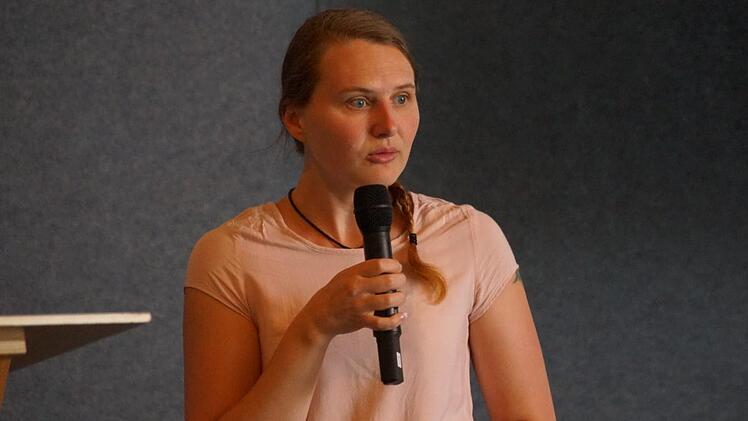 Diakonin Sandra Windisch von der Projektstelle gegen Rechtsextremismus referierte an der Heinrich-Thein-Berufsschule.Sabine Weinbeer