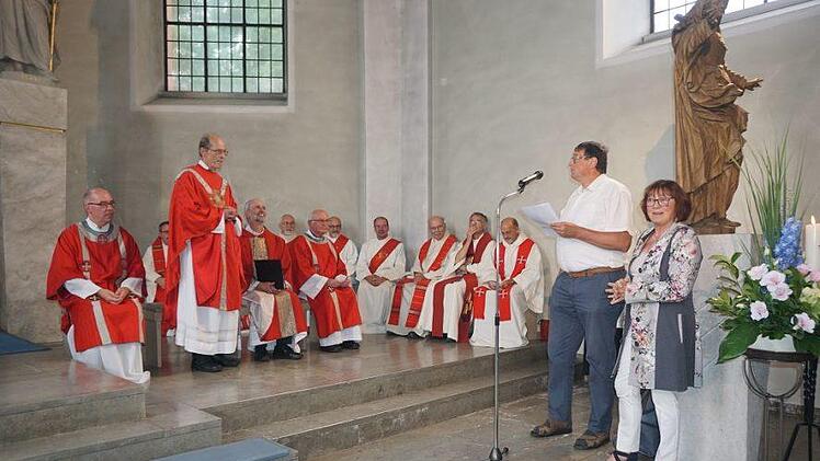 Arnold Brust sprach für die Pfarrgemeinderäte die Willkommensworte.  Marion Eckert