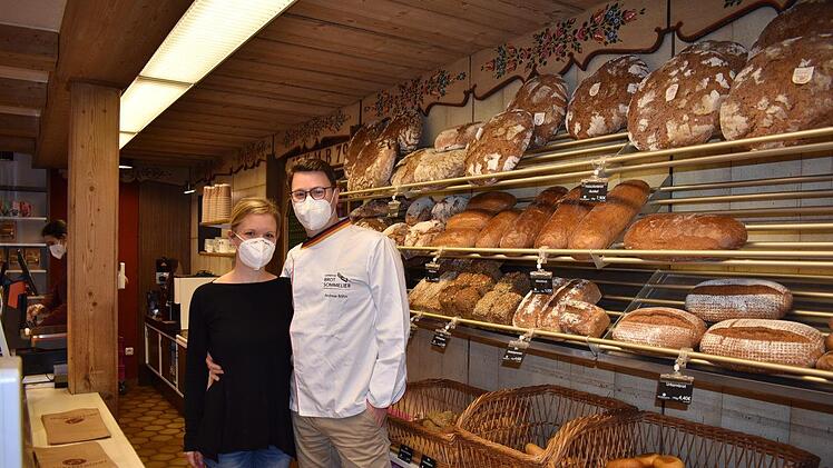 Katja und Andreas Böhm am Tag der Neueröffnung in Neunkirchen am Brand Foto: Petra Malbrich