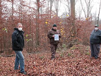 Drei Holzrechtler im Rechtlerwald bei Langendorf.
