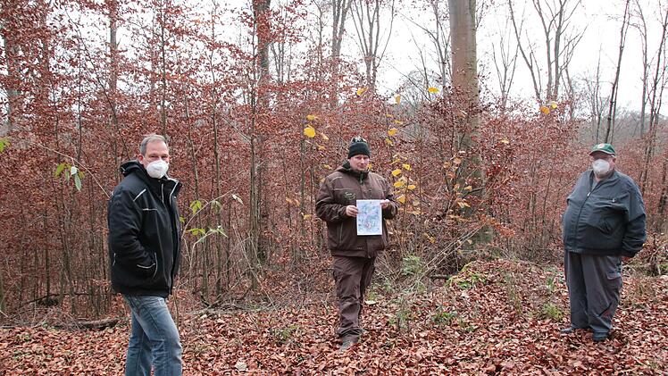 Drei Holzrechtler im Rechtlerwald bei Langendorf.
