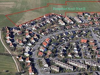 Rot umrandet ist der Bereich, in dem das neue Baugebiet entstehen soll. Die Grundlagen dafür und für die unten stehende Grafik lerarbeitete das Büro für Städtebau und Architektur plan&werk Bamberg.