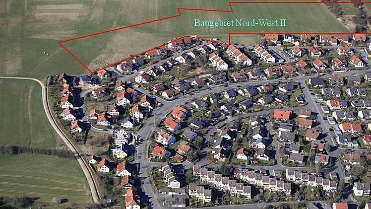 Rot umrandet ist der Bereich, in dem das neue Baugebiet entstehen soll. Die Grundlagen dafür und für die unten stehende Grafik lerarbeitete das Büro für Städtebau und Architektur plan&werk Bamberg.