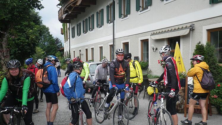 Die Radler aus Ebern bei einem Zwischenhalt Foto: privat