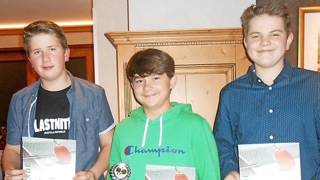 Die Jugendvereinsmeister (v.l.) der Zweite Christopher Scheler, Sieger Felix Jakob und der Dritte Moritz Michel  Fotos: Klaus M&uuml;ller