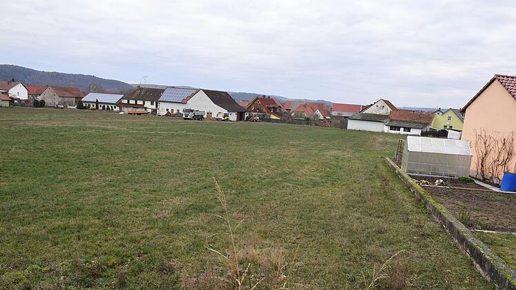 Blick auf das  Staffelbacher Baugebiet, in dem die 30 Reihen-Eckhäuser verwirklicht werden sollen.Foto: Ronald Rinklef