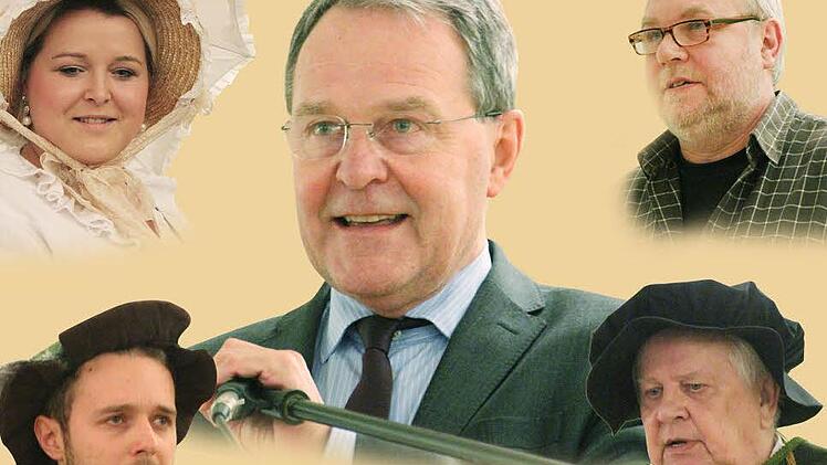 Minister Wolfgang Heubisch (Mitte) zeigte sich begeistert von der Vielfalt der Forchheimer Kultur. Rechts mimt Fred Nagengast den Landvogt. Patrick Schroll (links) ist sein Gegenspieler der Forchheimer Bäcker Färber; oben links Yvonne Atar als Minna von Barnhelm, oben rechts der Forchheimer Kulturpreisträger Hubert Forscht. Fotos: Josef Hofbauer/Illustration: Michael Beetz