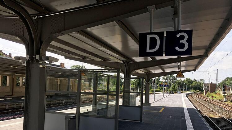 Blick auf die neu gestalteten Bahnsteige am Coburger Bahnhof. Hier soll künftig der ICE halten.Foto: Jochen Berger