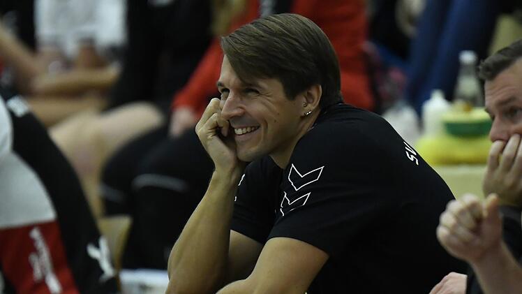Spitzbübisch oder einfach nur happy: Christoph Schatz, Handball-Trainer beim SV Buckenhofen.Sportfoto Zink