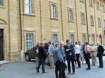 Vertreter von Regierung und Landratsamt beim Ortstermin am Kloster Weißenohe Foto: Petra Malbrich
