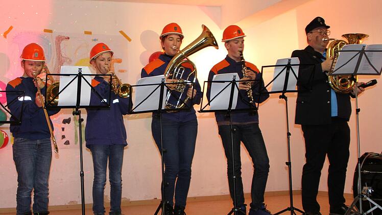 Eine herausragende Nummer bot als "Feuerwehrkapelle" die Familie Reinwand mit ihren vier Söhnen.Günther Geiling