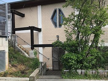 An dieser Treppe kam es im November 2018 zu einer Schlägerei, der nun nachgegangen wurde.  Foto: Michael Busch