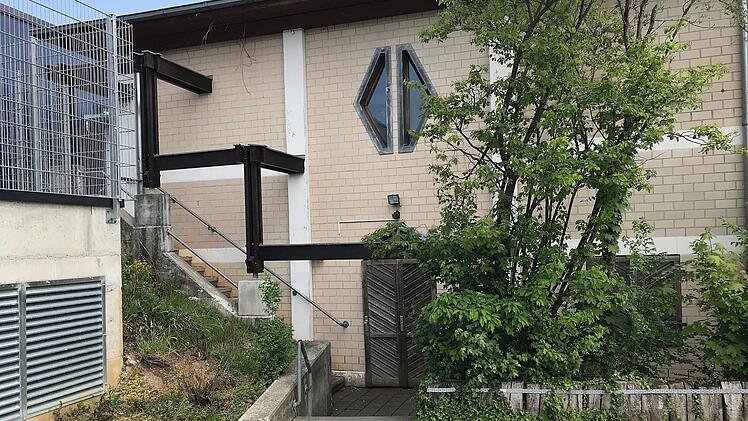 An dieser Treppe kam es im November 2018 zu einer Schlägerei, der nun nachgegangen wurde.  Foto: Michael Busch