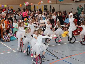Die Einradgruppe zeigte ihr Können.    Foto: Johanna Blum