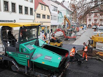 Die Bauarbeiten ziehen sich von der Unteren Marktstraße in Richtung Altes Rathaus.  Fotos: Benedikt Borst