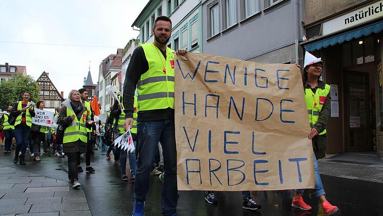H&M Mitarbeiter protestieren in Bad Kissingen. Foto: Benedikt Borst