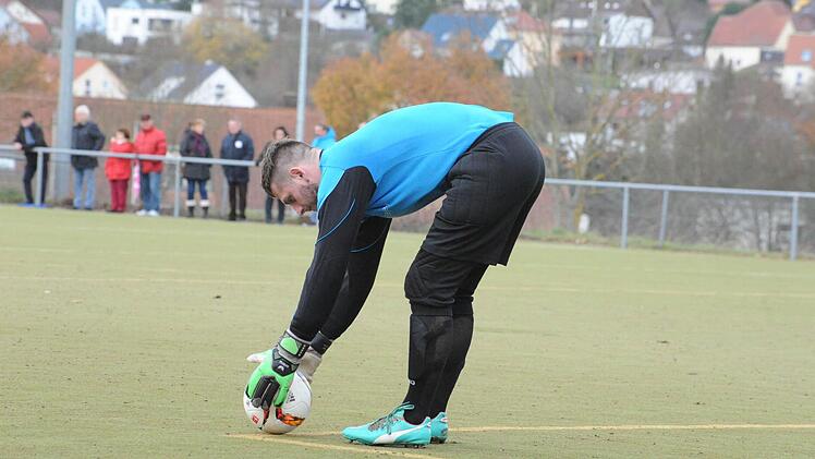 Akribisch: Keeper Alex Gartung (FC Bad Brückenau) beim Gastspiel beim SV Garitz (1:1). Foto: Hopf