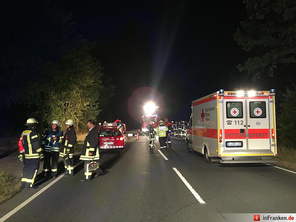 Pkw kracht in Baumgruppe und überschlägt sich bei Ödenreuth