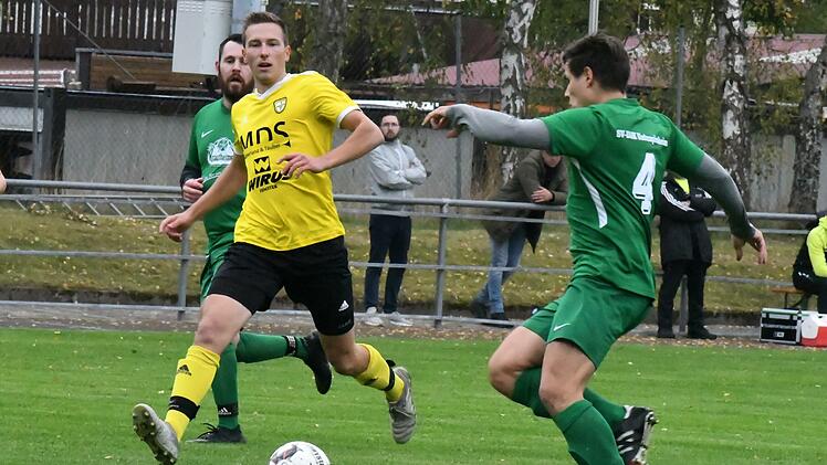 Steht unmittelbar vor einem Comeback: Cedric Werner (links) vom FC Thulba. Foto: Hopf