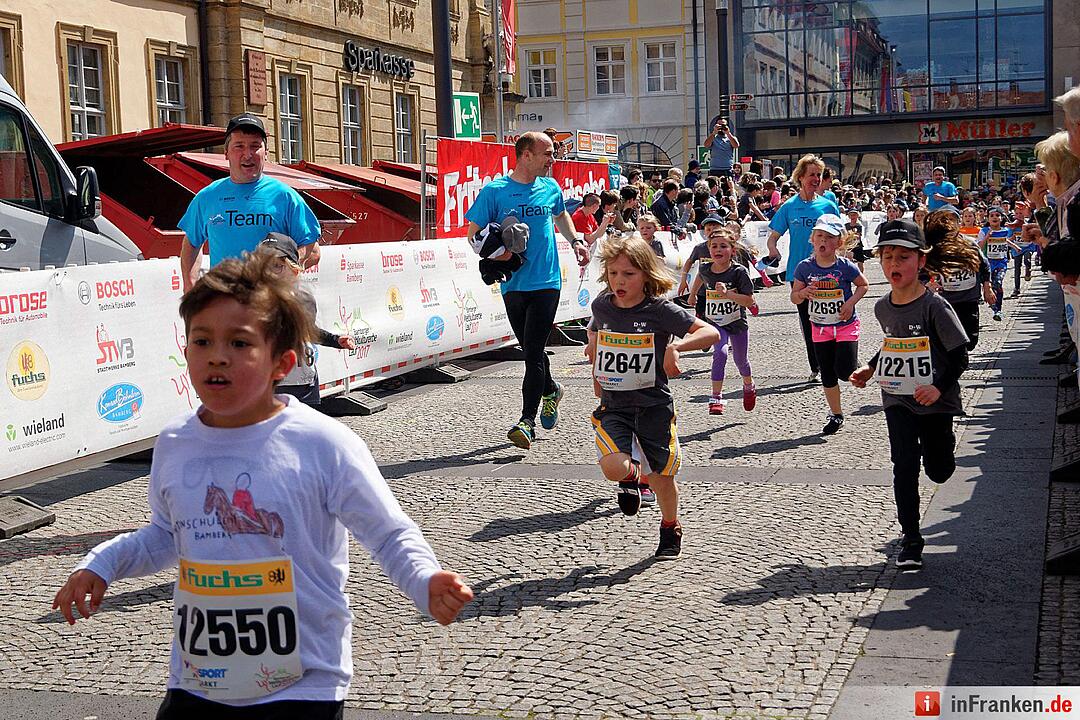 Weltkulturerbelauf 2017 in Bamberg: Der Zieleinlauf am Maxplatz
